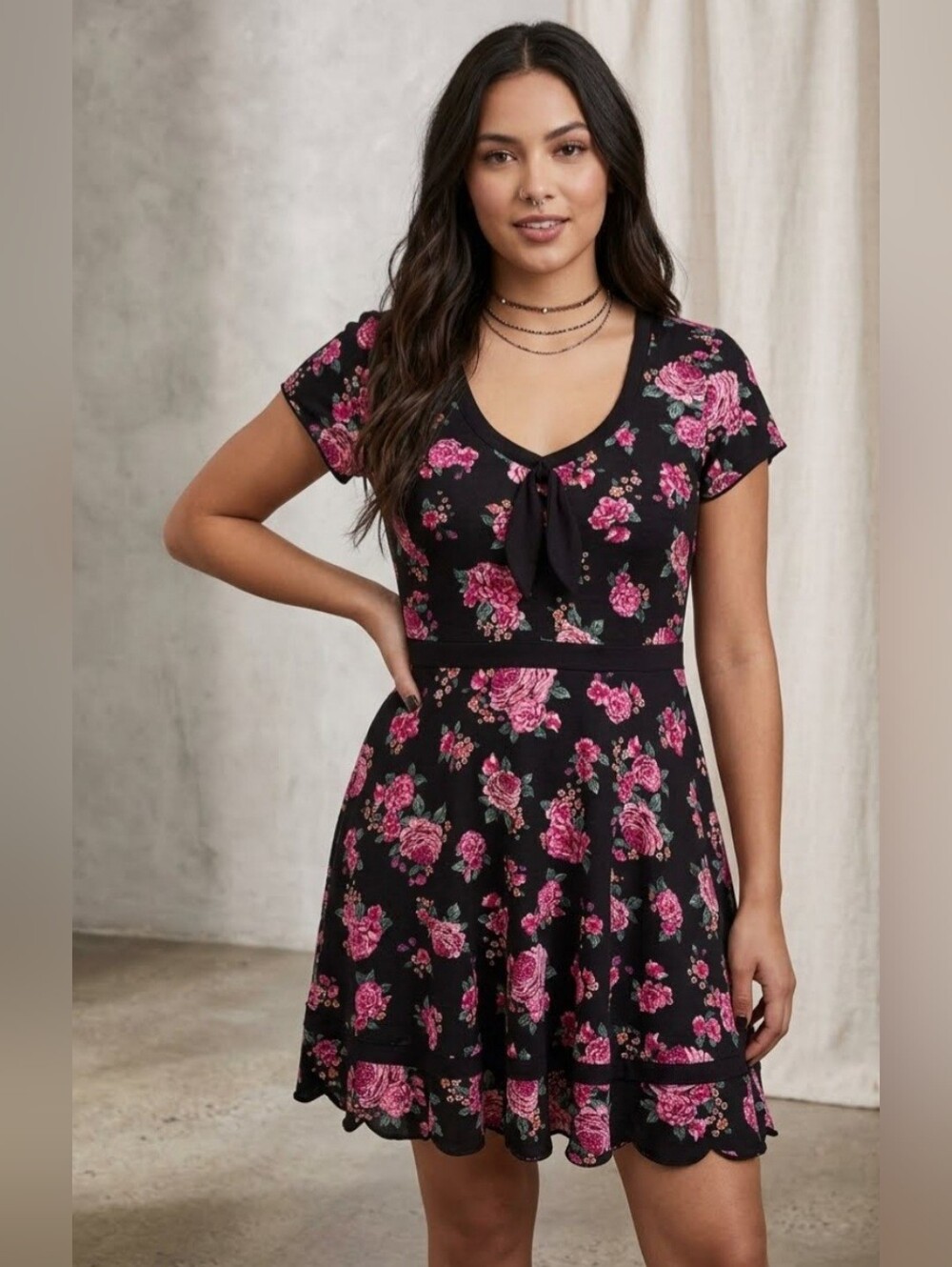Hot Topic Floral Tie-Front Short Sleeve Dress in Black and Pink